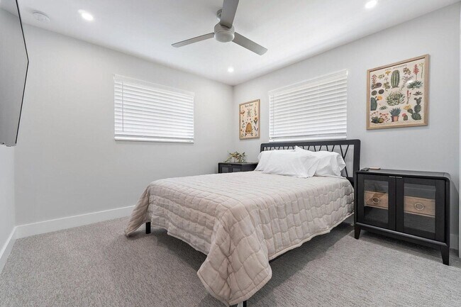 Building Photo - 4193 Hyacinth Cir N