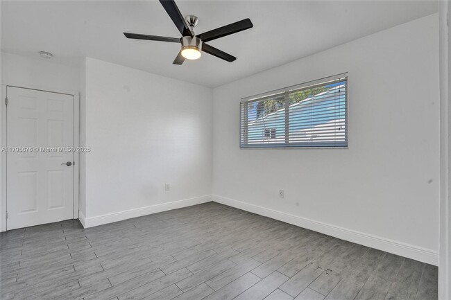 Building Photo - 9240 SW 54th St