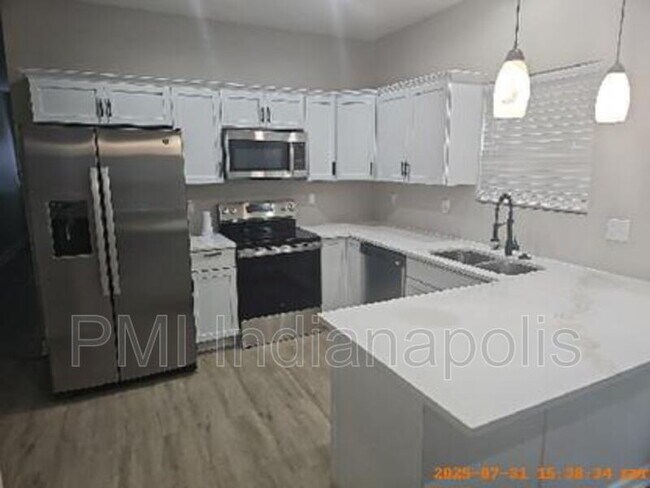Building Photo - 640 N Parker Ave