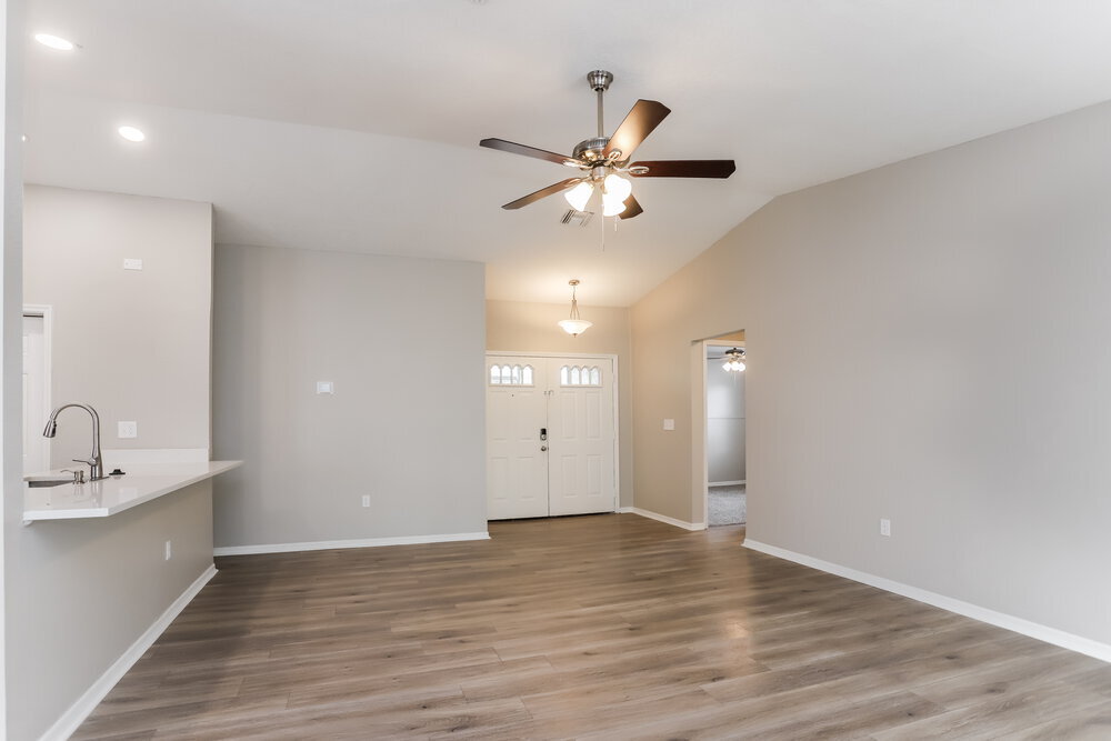 Building Photo - 12873 Pineway Dr