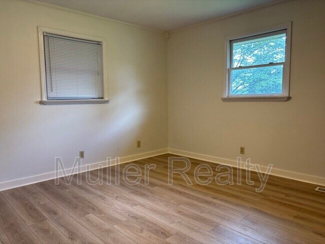 Building Photo - 7320 Westridge Dr