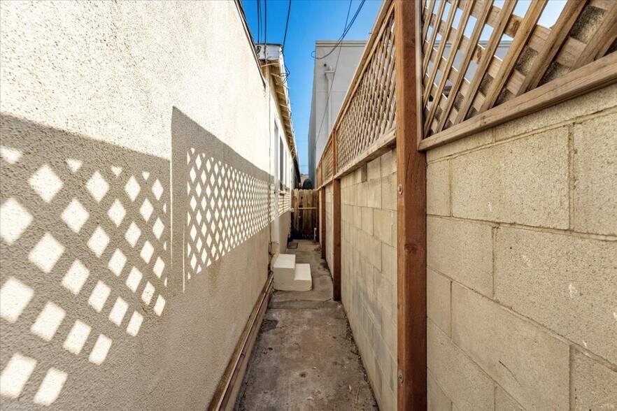 Building Photo - 1726 Abbot Kinney Blvd