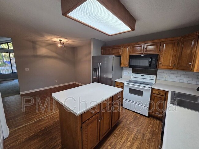 Building Photo - 3719 Crestview Pl