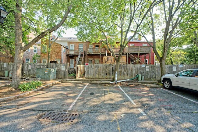 Building Photo - 111 Green St