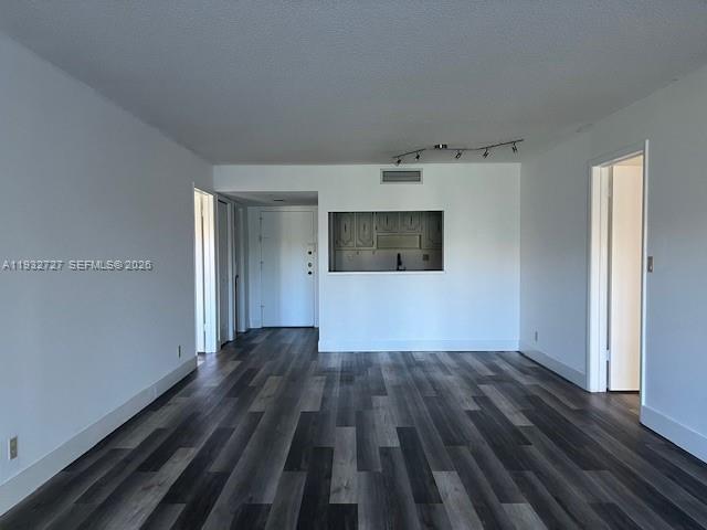 Building Photo - 120 Lakeview Dr