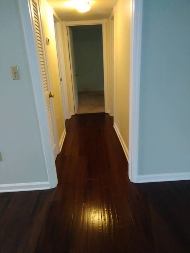 Building Photo - Williams Riverhill