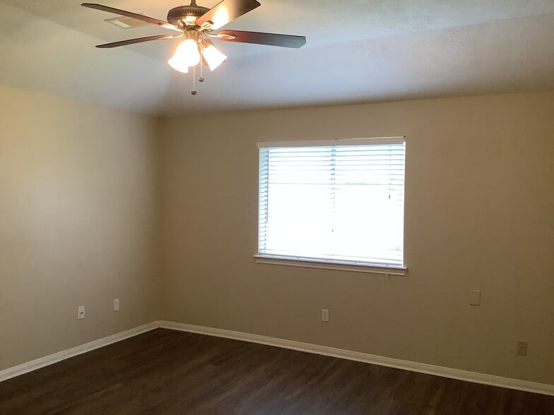 Building Photo - 1423 Hunter Green Ln
