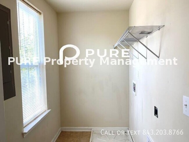 Building Photo - 160 Avonshire Dr