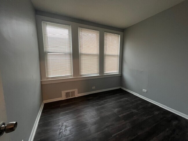 Building Photo - 11218 S Parnell Ave