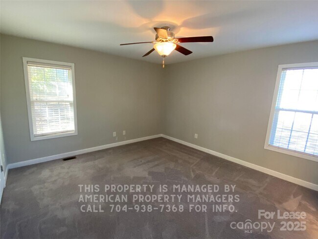 Building Photo - 1040 Rembrandt Dr SW