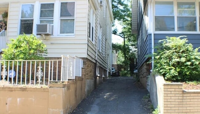 Building Photo - 69 Schuyler Ave