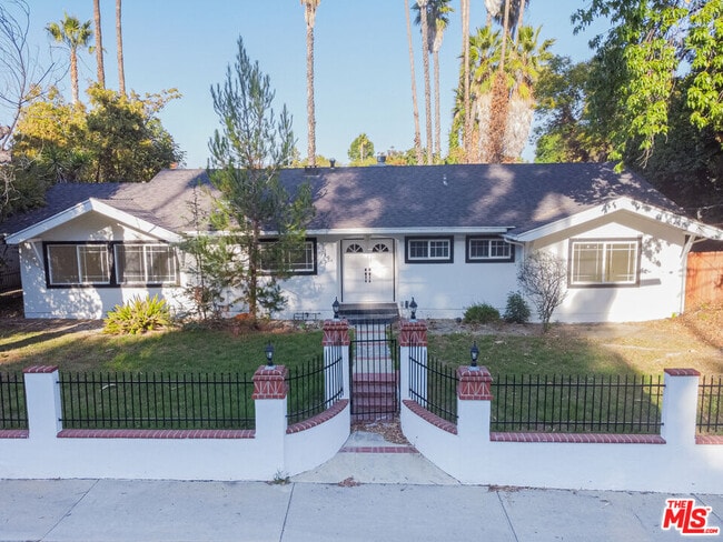 Building Photo - 5604 Valley Circle Blvd