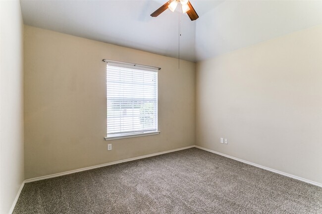 Building Photo - 3914 Randall Ln