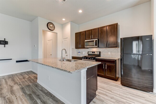 Building Photo - 24810 Lorenzo Glaze Trail