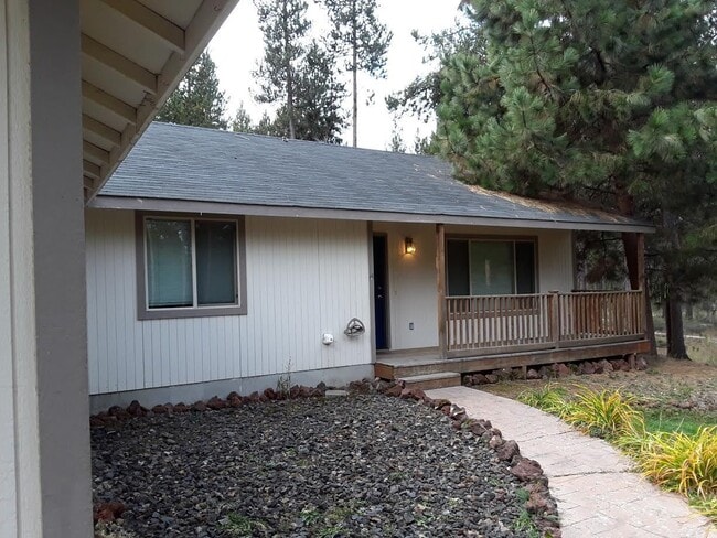 Building Photo - Darling house between Sunriver & LaPine