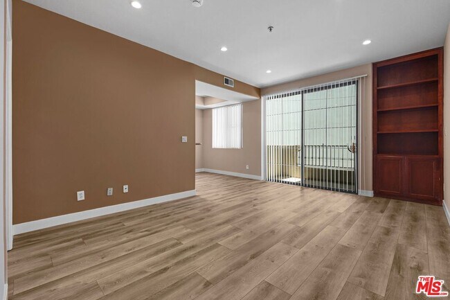 Primary Photo - 10275 Missouri Ave