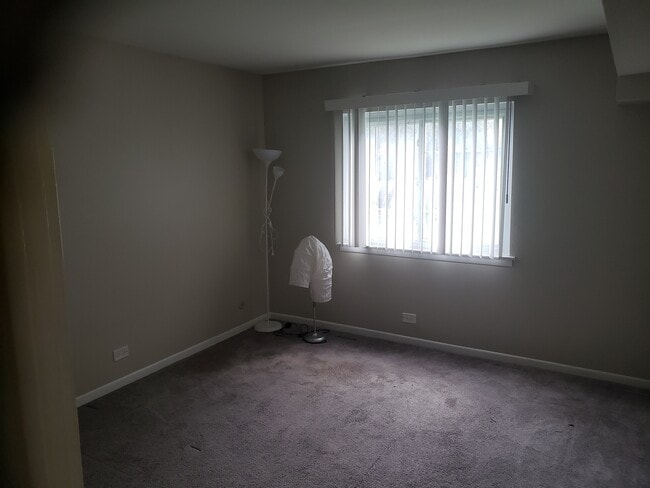 Building Photo - 9385 Bay Colony Dr