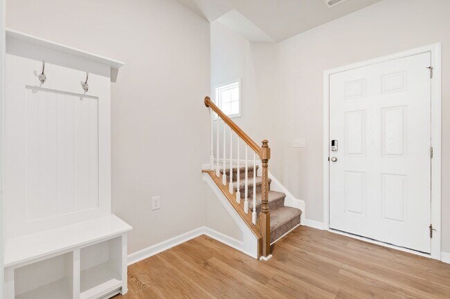 Building Photo - 413 Sunny Flds Dr