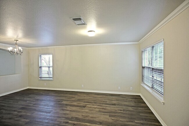 Building Photo - 1610 Elizabeth Ct