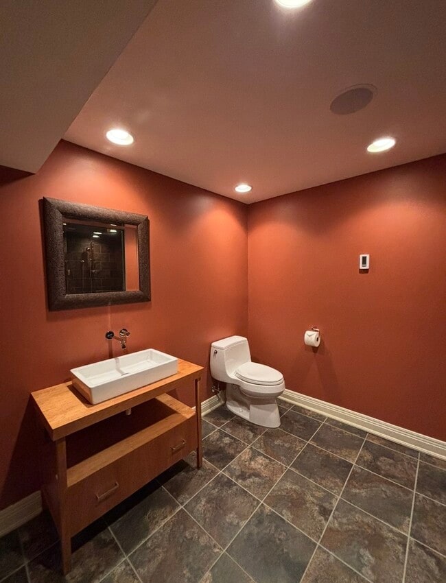 Building Photo - 310 N Prairie Ave