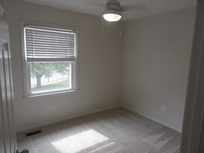 Building Photo - 413 Forest Ct