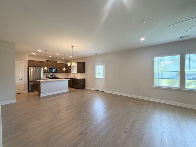 Building Photo - Move In Ready Home in Malind Bluff!