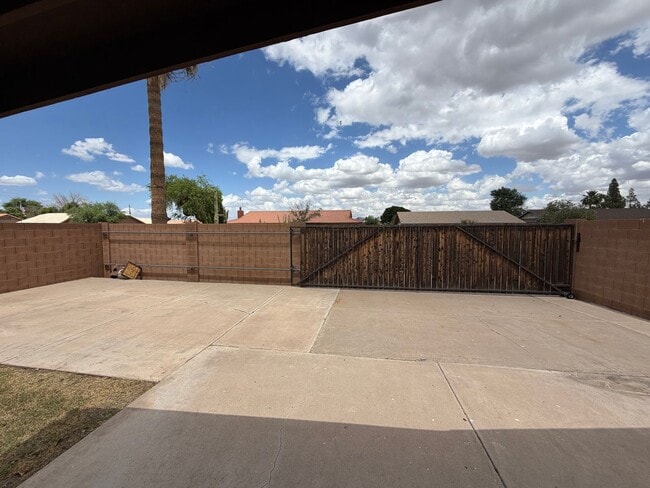 Building Photo - Beautiful 3bedroom/1.75 bathrooms, Corner Lot with RV Gate with Lush Backyard