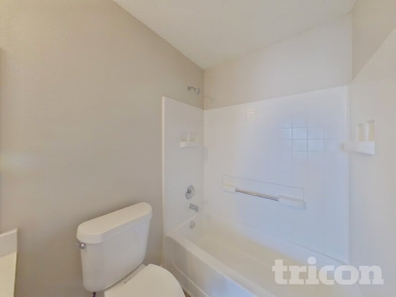 Building Photo - 4937 Waterford Dr