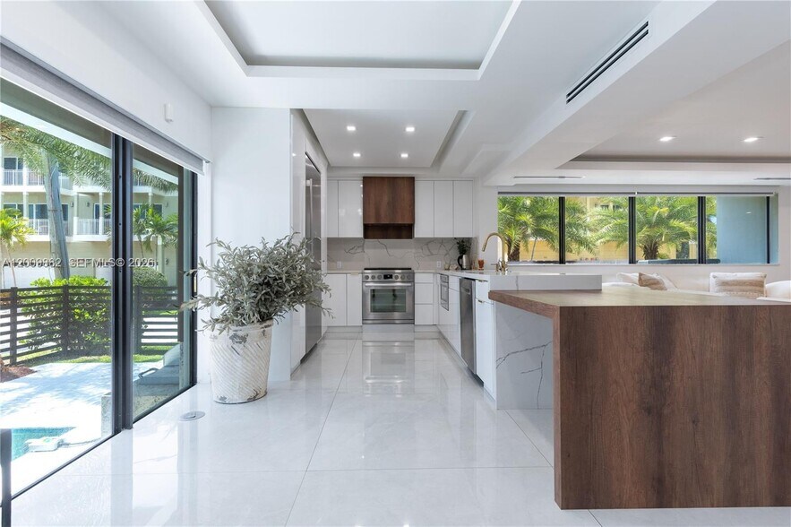 Building Photo - 5601 N Ocean Dr