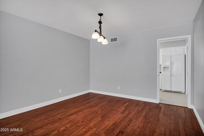 Building Photo - 8558 E Vía De Viva