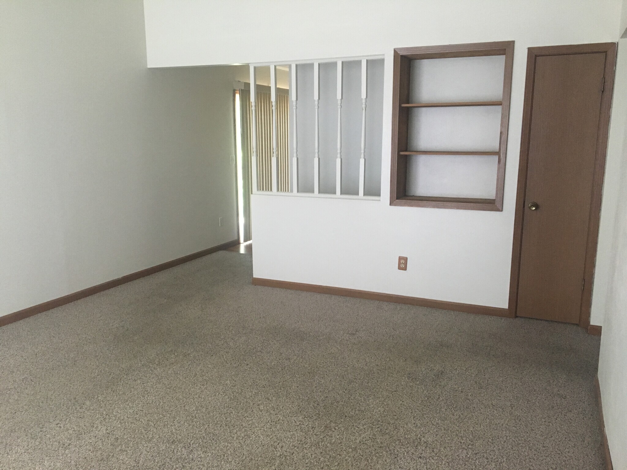 Living Room - 613 Pepper Ridge Ct