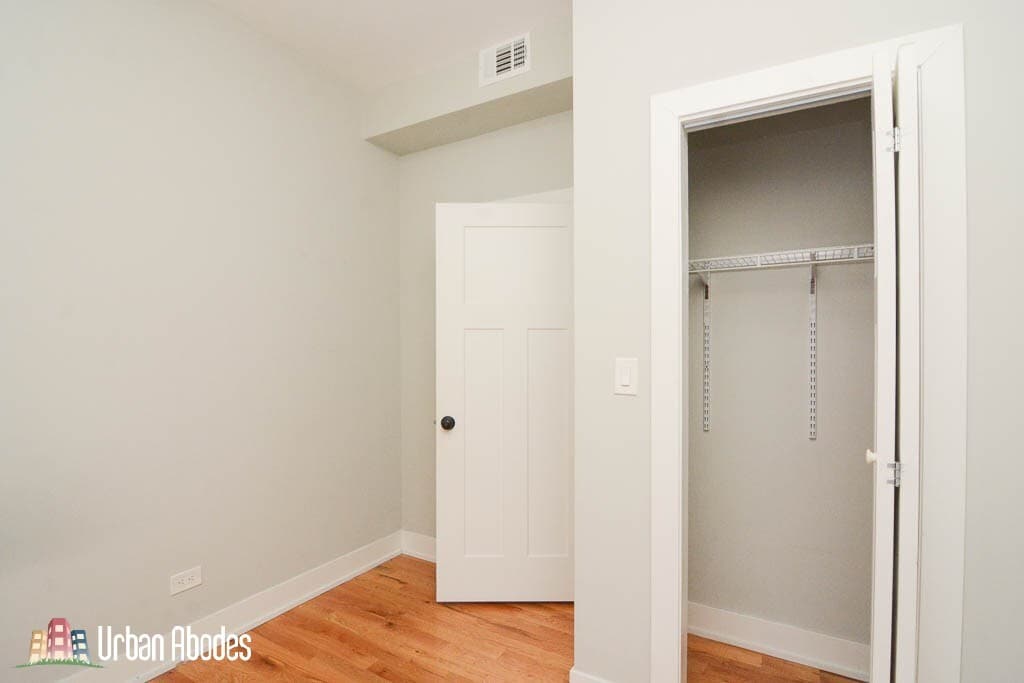 Building Photo - 622 W Oakdale Ave