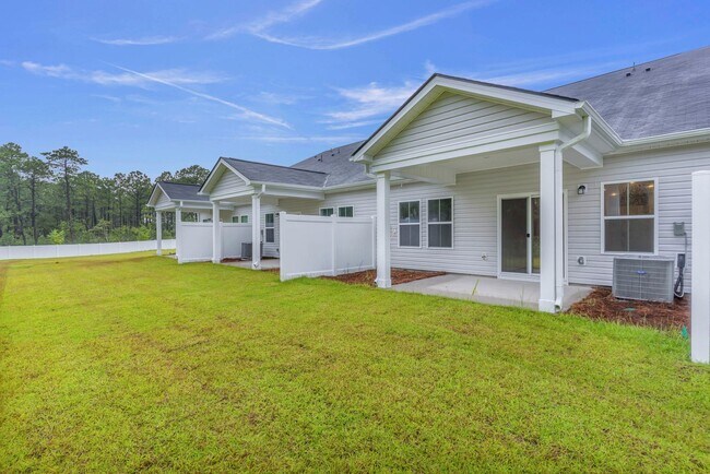 Building Photo - ***FREE DECEMBER RENT*** AND APPLICATION FEES WAIVED UPON APPROVAL!!!