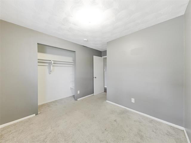 Building Photo - 700 Kindred Ln
