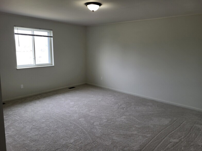 Building Photo - 11719 21 Mile Rd