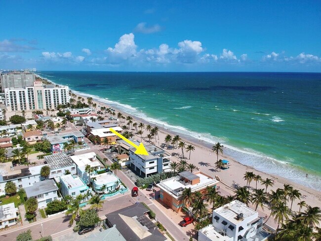 Building Photo - 2201 N Surf Rd