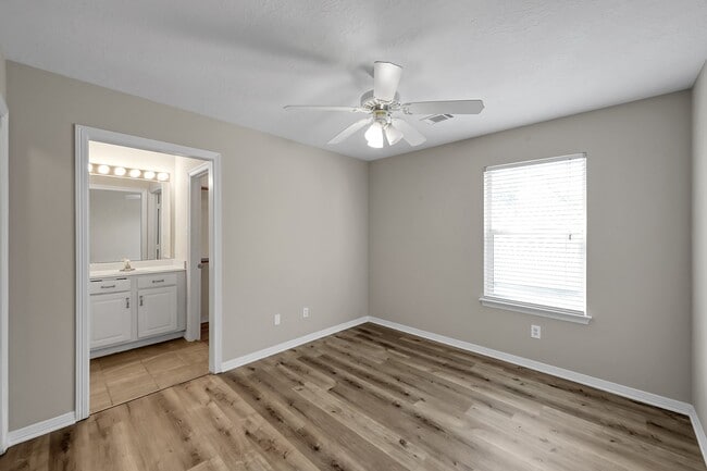 Building Photo - 12102 Mustang Ave