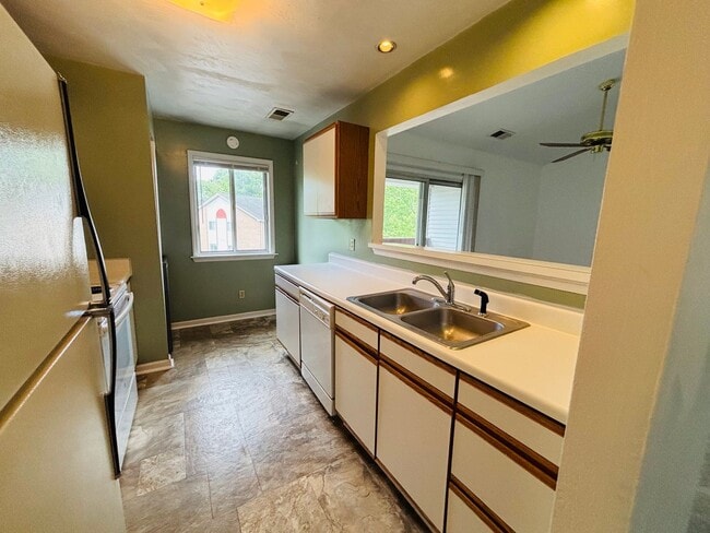 Building Photo - 400 Berryfield Ln