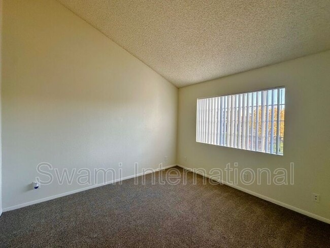 Building Photo - 14620 Berendo Ave