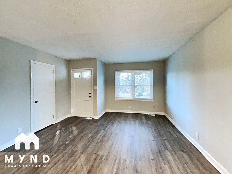 Building Photo - 425 Stephenson Rd