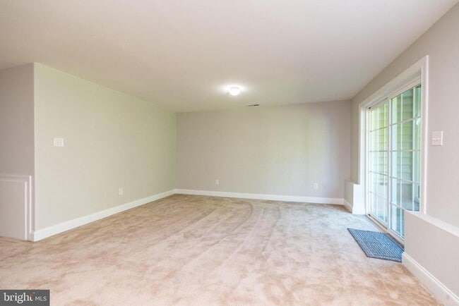 Building Photo - 3216 Brookside Dr