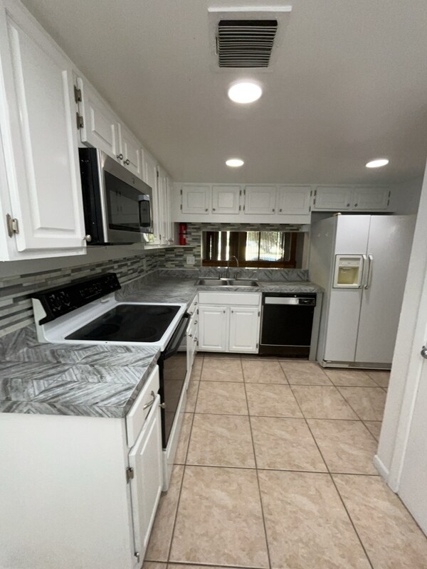 Building Photo - 5409 Pine Creek Dr