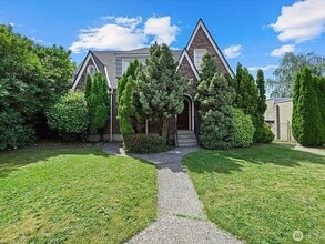 Building Photo - FREE 1st MONTH RENT!! Nice 1 Bed, 1 Bath U...