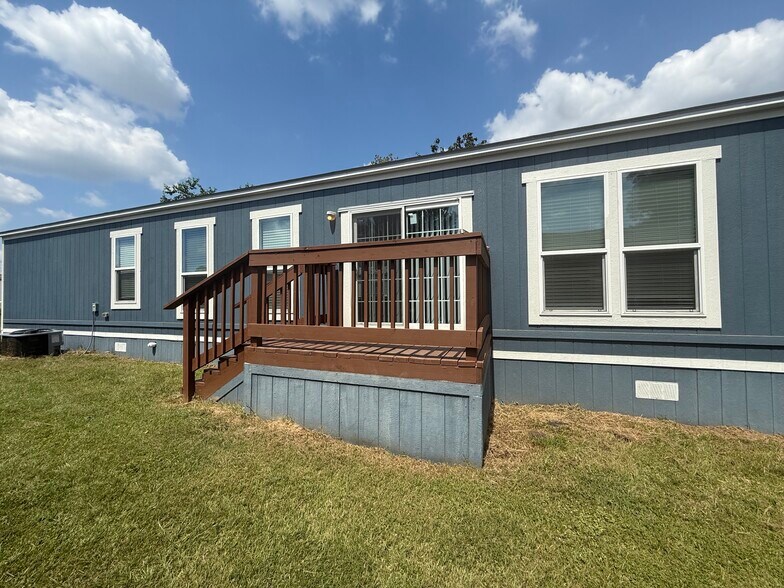 Building Photo - 210 Betty St