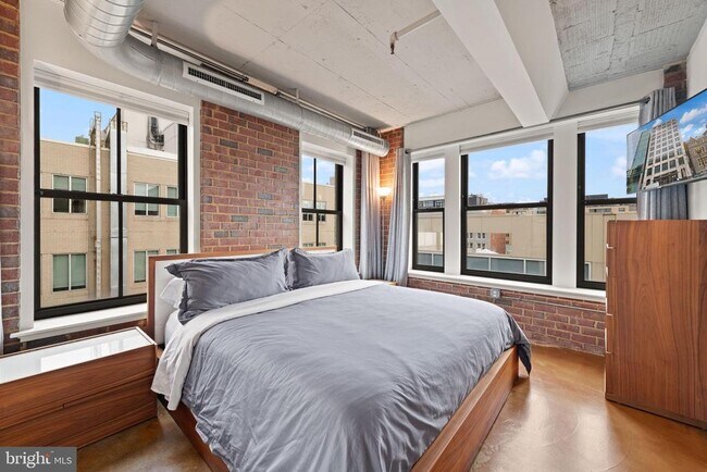 Building Photo - 916 G St NW