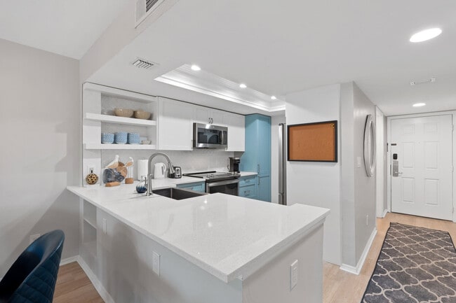 Building Photo - 600 Neapolitan Way