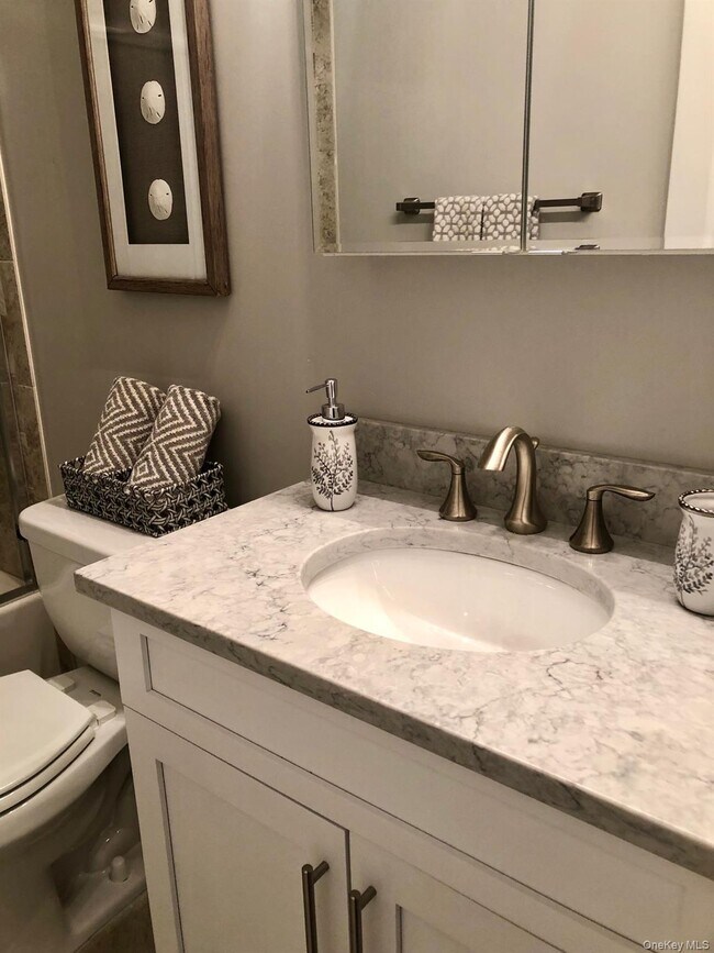 Building Photo - 425 Newbridge Rd