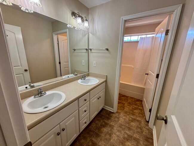 Building Photo - 4477 Country Glen Cir