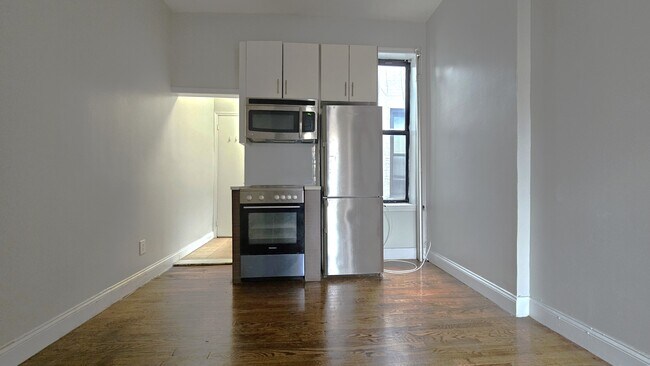 Building Photo - 523 W 156th St