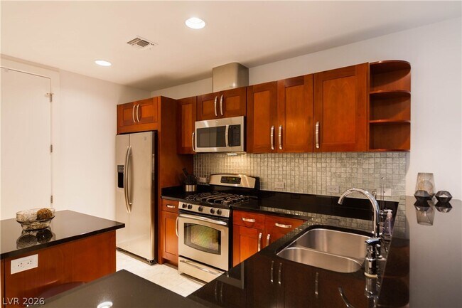 Building Photo - 4525 Dean Martin Dr